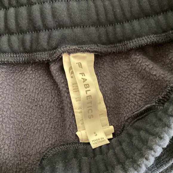 Fabletics shorts - Picture 3 of 3